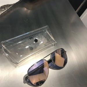 QUAY High Key Gold/Gold Original Sunnies with Case